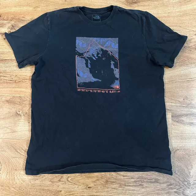 The North Face Graphic T-Shirt Size XL Black K2 Mountain Coordinates