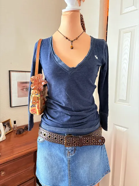 Vintage y2k abecrombie & fitch Bella Swan Blouse in navy blue