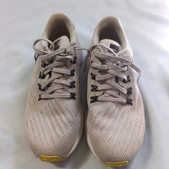 Nike Air Zoom Structure 22 Size 6 Running Shoes Pink