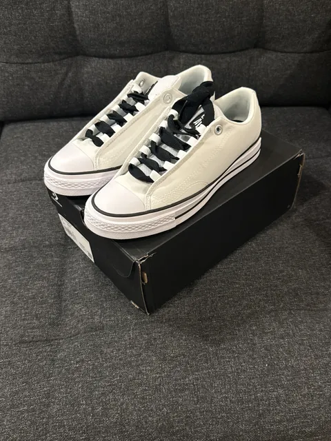 8M / 9.5W - Converse Chuck Taylor All Star Low Puff White Black A14722C