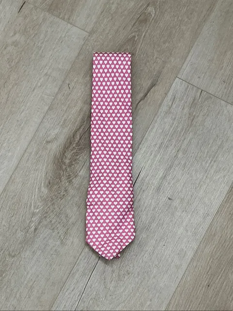 Vineyard Vines Pink Tie with White Heart Pattern