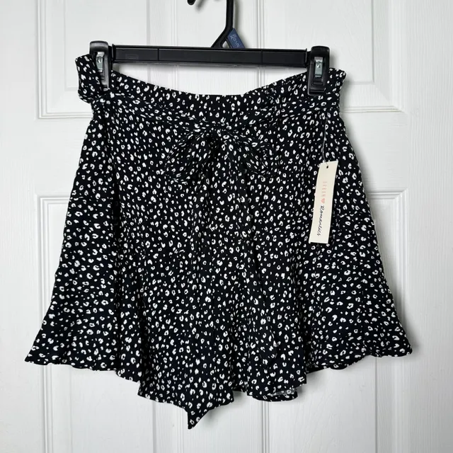 Urban Romantics Shorts Size XS Black White Animal Print Tie Waist Skort