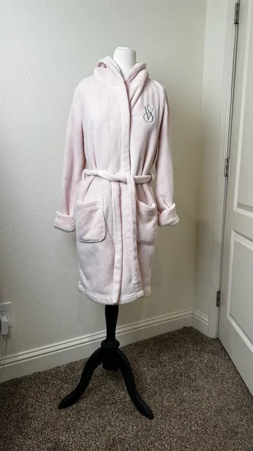 Victoria's Secret Plush Hooded Robe Pink