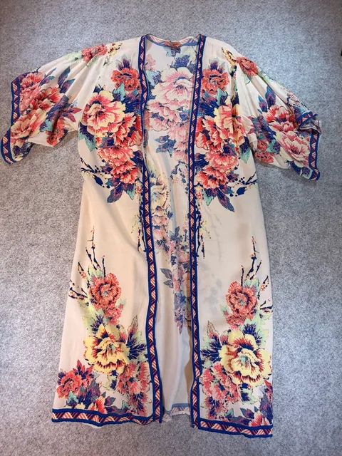 Flying Tomato Floral Kimono Size S/M Rayon Long Cardigan