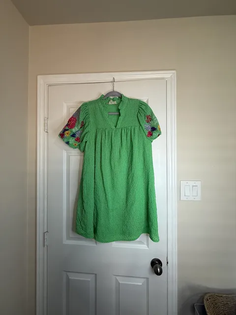 Umgee Embroidered Floral Tunic Dress Size S Green Short Sleeve
