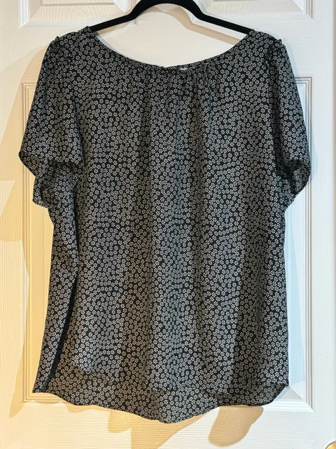 Black and White Floral Short Sleeve Blouse