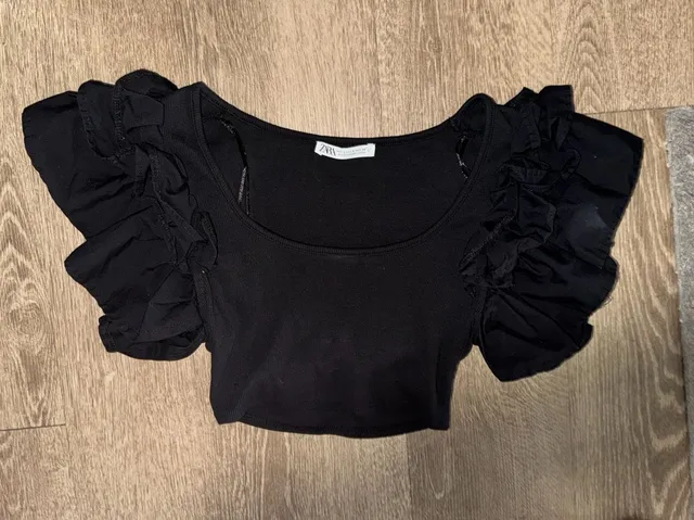 Zara Ruffle Sleeve Crop Top Size S Black Ribbed