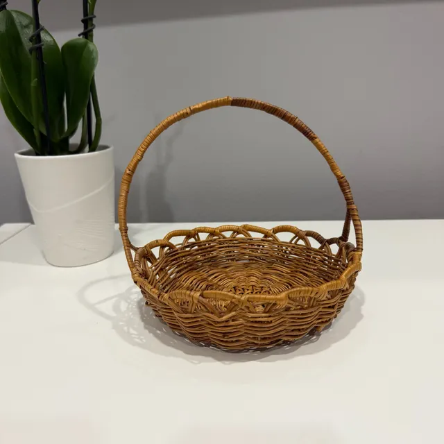 Vintage Wicker Rattan Gathering Basket Small Brown Scalloped Rim