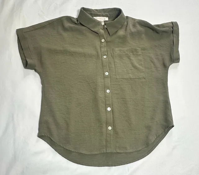 Monteau Los Angeles Short Sleeve Button Down Size M
