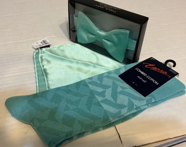 Pronto Uomo Bow Tie Pocket Square & Egara Socks Set Mint Green