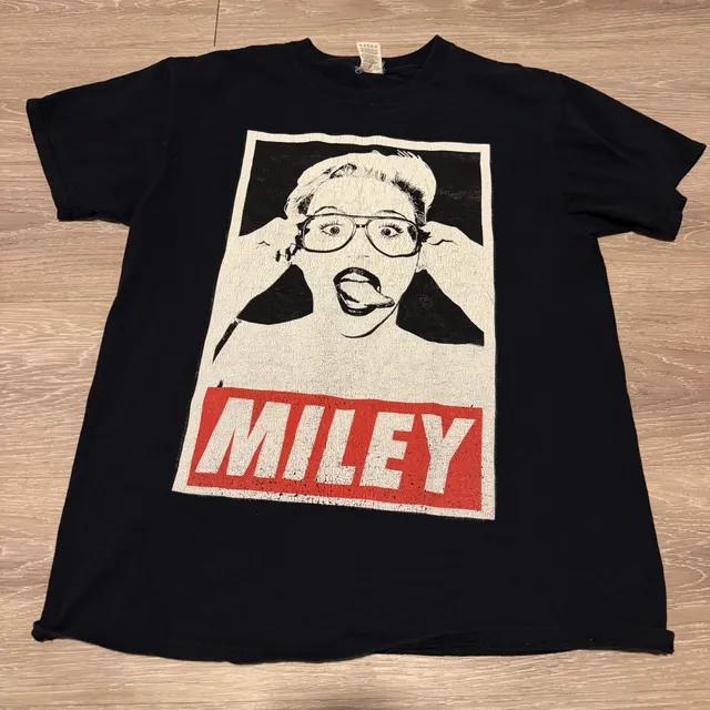 Miley Cyrus Graphic T-Shirt Black