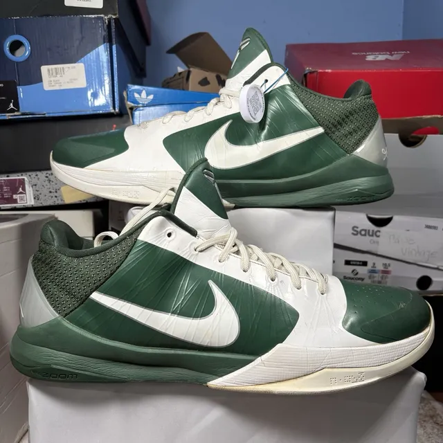 Size 18 - 2010 NIKE ZOOM KOBE V 5 Michigan State GREEN (Sample 999999999 Tag)