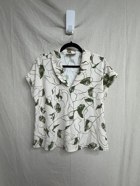 Melloday Green Leaf Blouse Top Size S Short Sleeve V-Neck