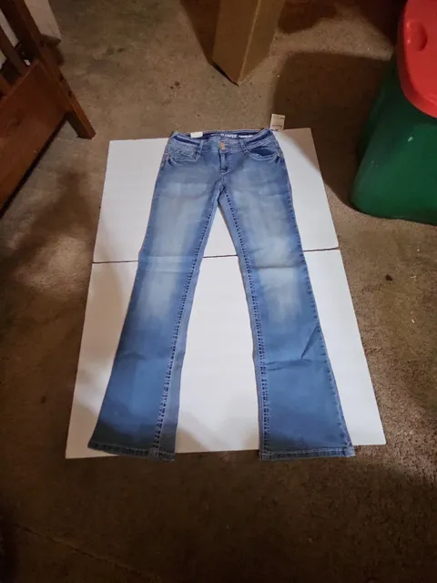 WallFlower The Luscious Curvy Fit Bootcut Jeans Size 9/29 Regular Audrey