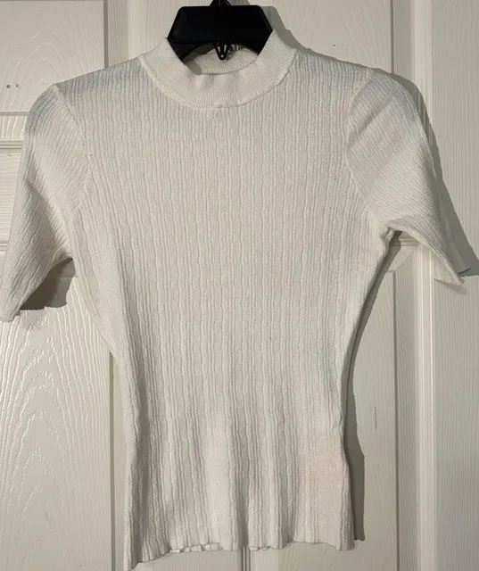 Badgley Mischka Ribbed Mock Neck Top Size M White Short Sleeve Sweater