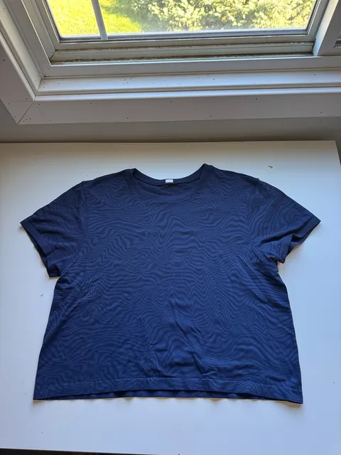 DSG Seamless Graphic T-Shirt Blue Wave Pattern