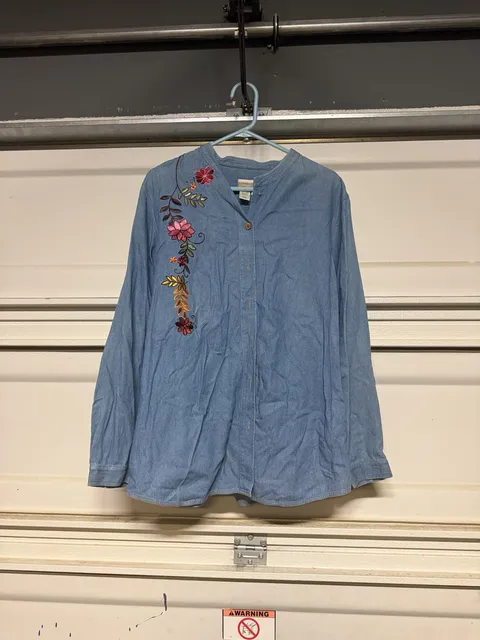 Coldwater Creek Embroidered Denim Shirt Size 2X Blue Floral Button Up