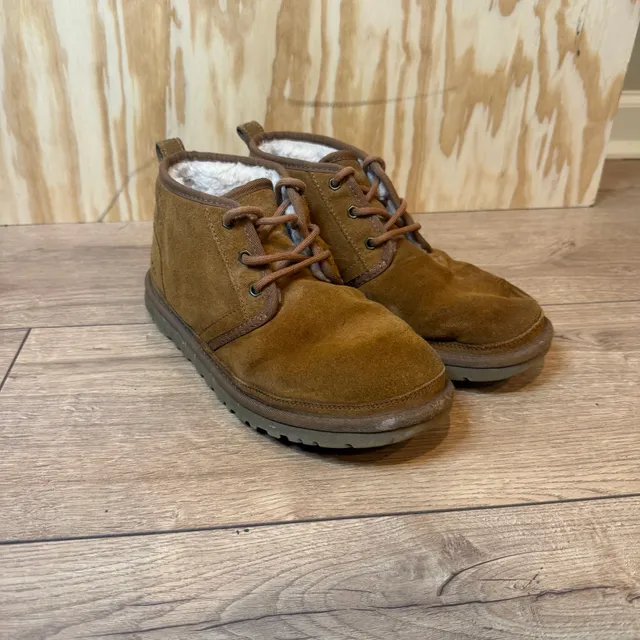 UGG Neumel S/N 3236 Size 8 Chestnut Brown Suede Chukka Boots