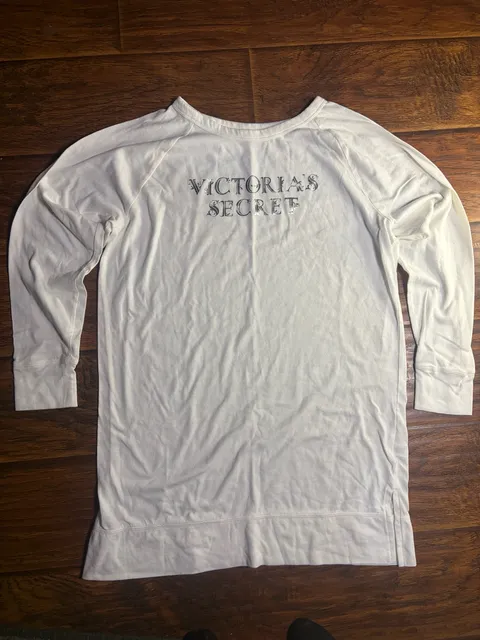 Victoria's Secret Long Sleeve T-Shirt Size M White Graphic Top