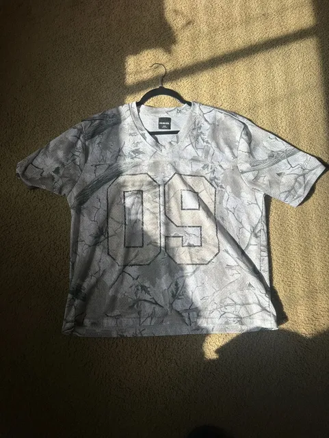 RSQ Camo Mesh Football Jersey Size Large White Gray V-Neck 99