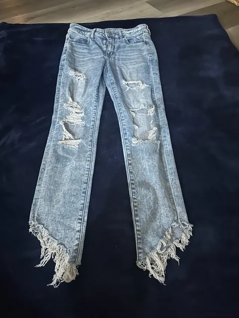 American Eagle Distressed Fringe Hem Jeans Size 8 long