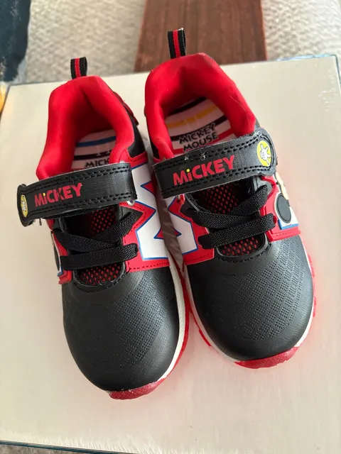 Disney Mickey Mouse Light Up Sneakers Size 11 Black Red Kids Shoes