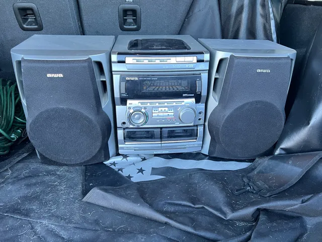 Aiwa Digital Audio System CX-NA707 Stereo System with Speakers