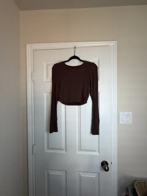 Offline by Aerie Long Sleeve Crop Top Size M Brown Ribbed Thumbholes