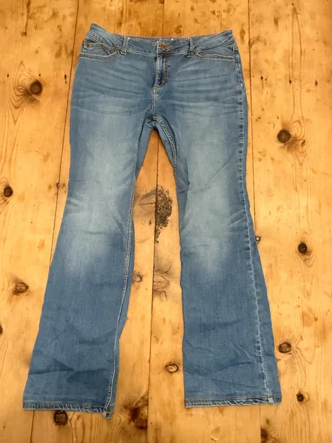 Wrangler Women's Bootcut Jeans Light Wash Tall Size 15/16 x 34 Western