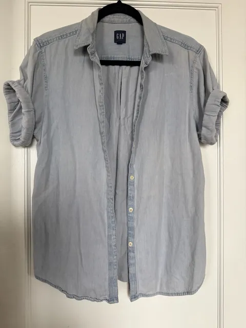 Gap Denim Short Sleeve Button Down Shirt Size S Light Blue Chambray