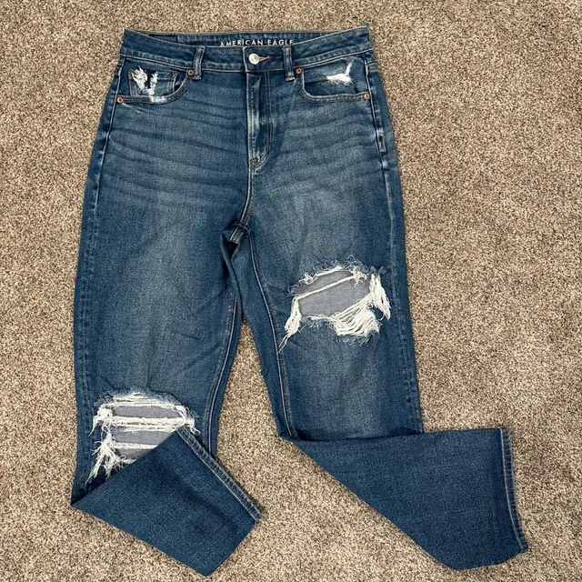 American Eagle Mom Straight Jean Size 10 Regular Distressed