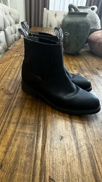 Establo Leather Chelsea Boots Size 8 Black