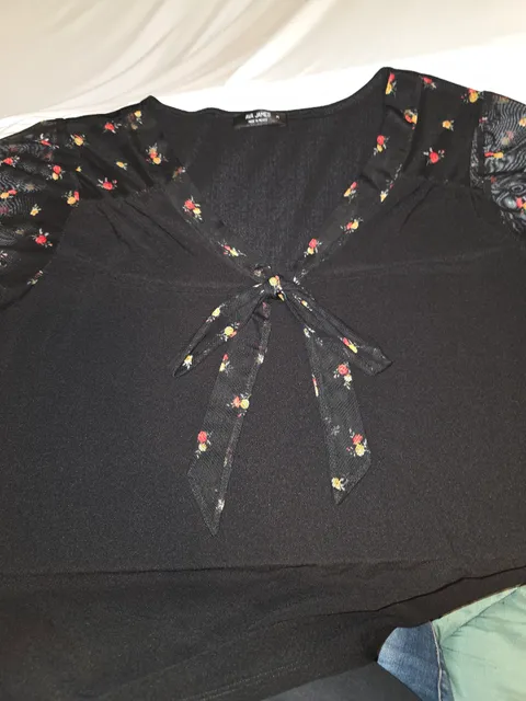 Ava James Tie Front Floral Mesh Top Size M Black