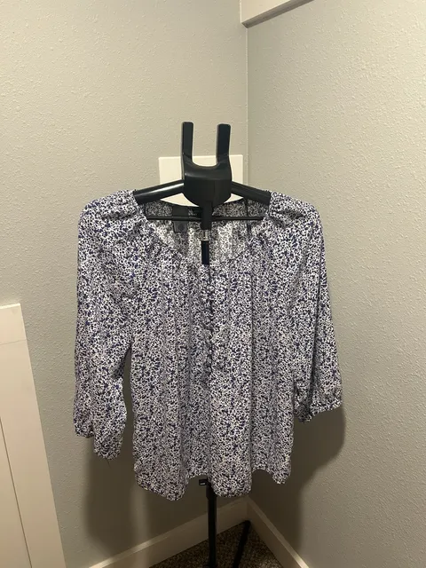 Soiree Peasant Top Size 1X Blue White Floral Rayon Button Blouse
