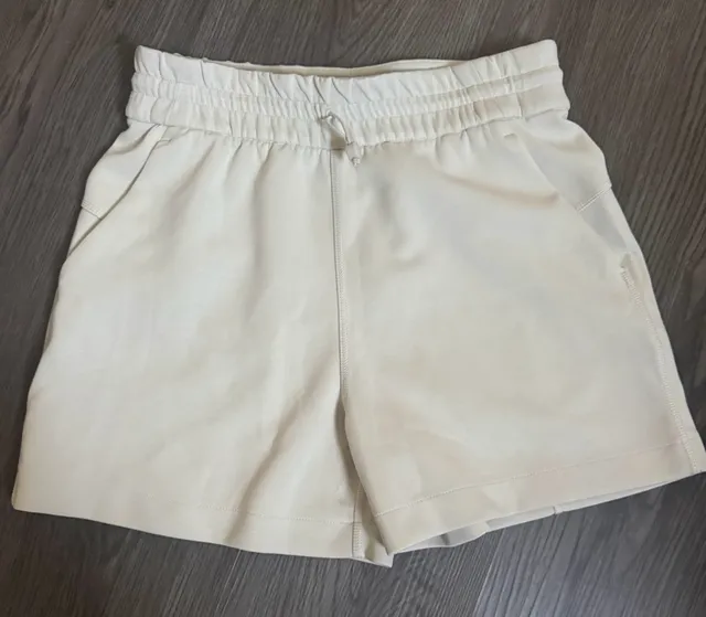Lululemon Softstreme High-rise short 4"