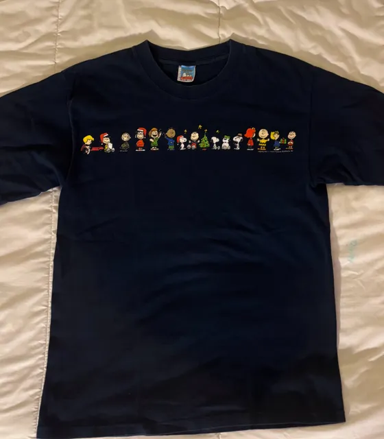 Vintage (2000s) Peanuts Character Line Up Christmas T-Shirt 
