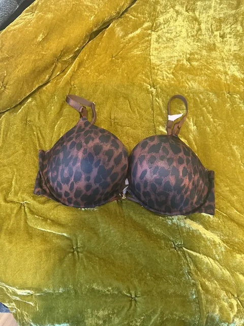 Victoria's Secret Bombshell Plunge Push-Up Bra Size 38D Leopard Print
