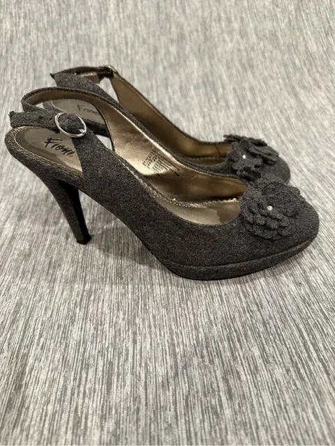 FIONI Clothing Charcoal Gray Floral Slingback Heels