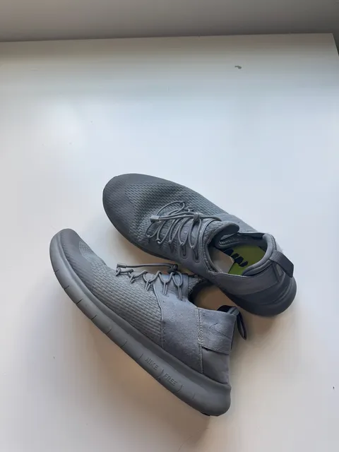 Nike Free RN Commuter Size 9 Gray Sneakers