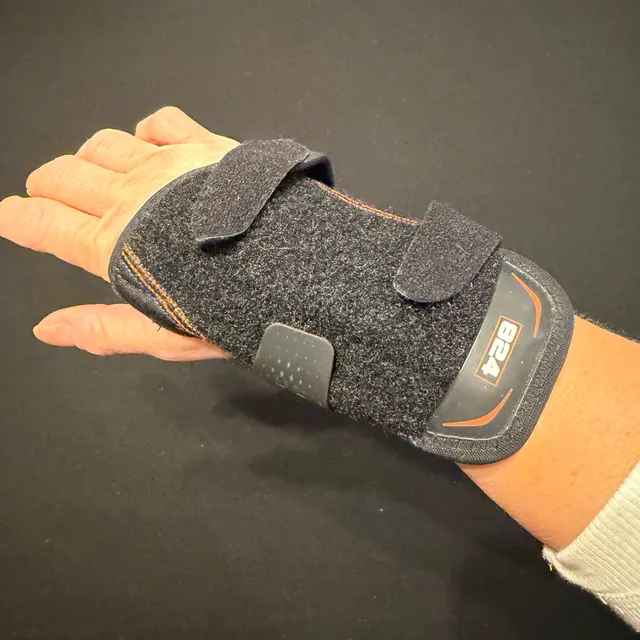 Wrist Support Right Hand Black #824 sz L