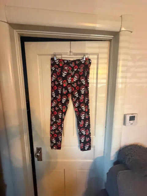 LuLaRoe Leggings TC Size Skull Rose Polka Dot Black Red