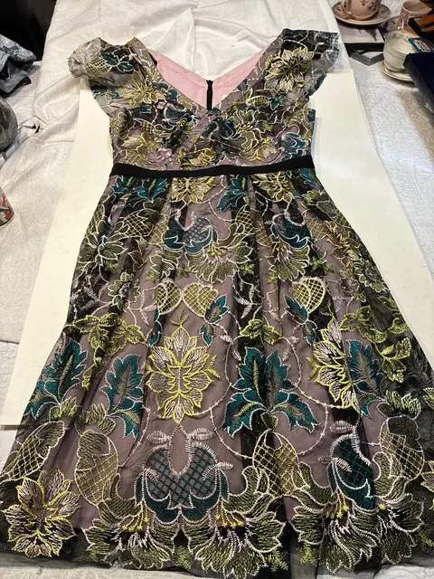 Donna Morgan Embroidered Mesh Midi Dress Size 4 Floral Cap Sleeve