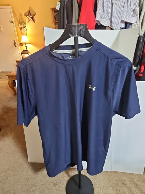Under Armour Athletic T-Shirt Size M Blue Short Sleeve Shirt