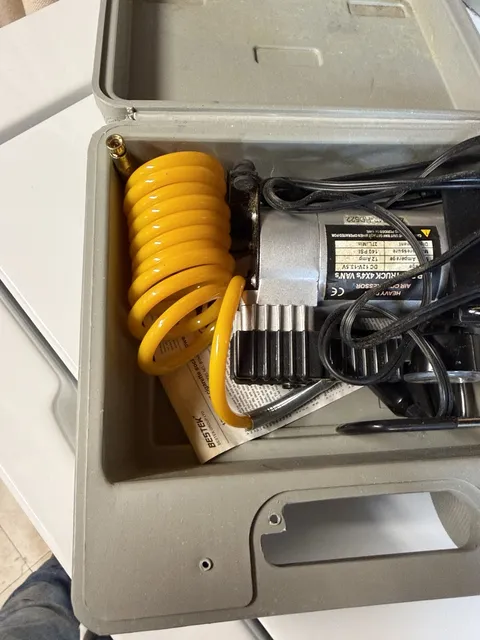 BESTEK Heavy Duty Air Compressor Truck 4x4's Van's with Case
