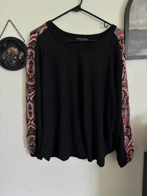 Kim & Cami Waffle Knit Top Size X-Large Black Paisley Sleeves