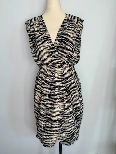 Express Dress Size XS Animal Print V-Neck Sleeveless Cocktail