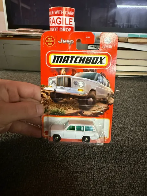 Matchbox 1964 Jeep Wagoneer White Diecast Toy Car New 38/100