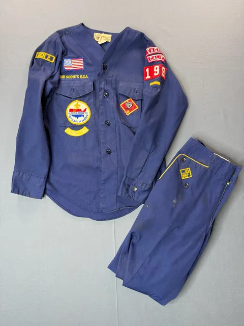 Vintage 70’s Boy Scouts of America Cub Scout Uniform Set Shirt Pants 12 Patches