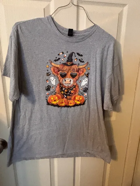 Gildan Halloween Highland Cow Size XL Graphic T-Shirt