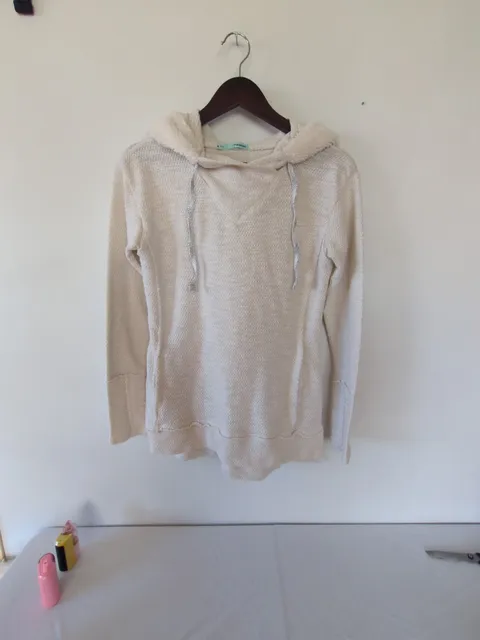 Maurices Knit Hoodie Size M Cream Pullover Sweater